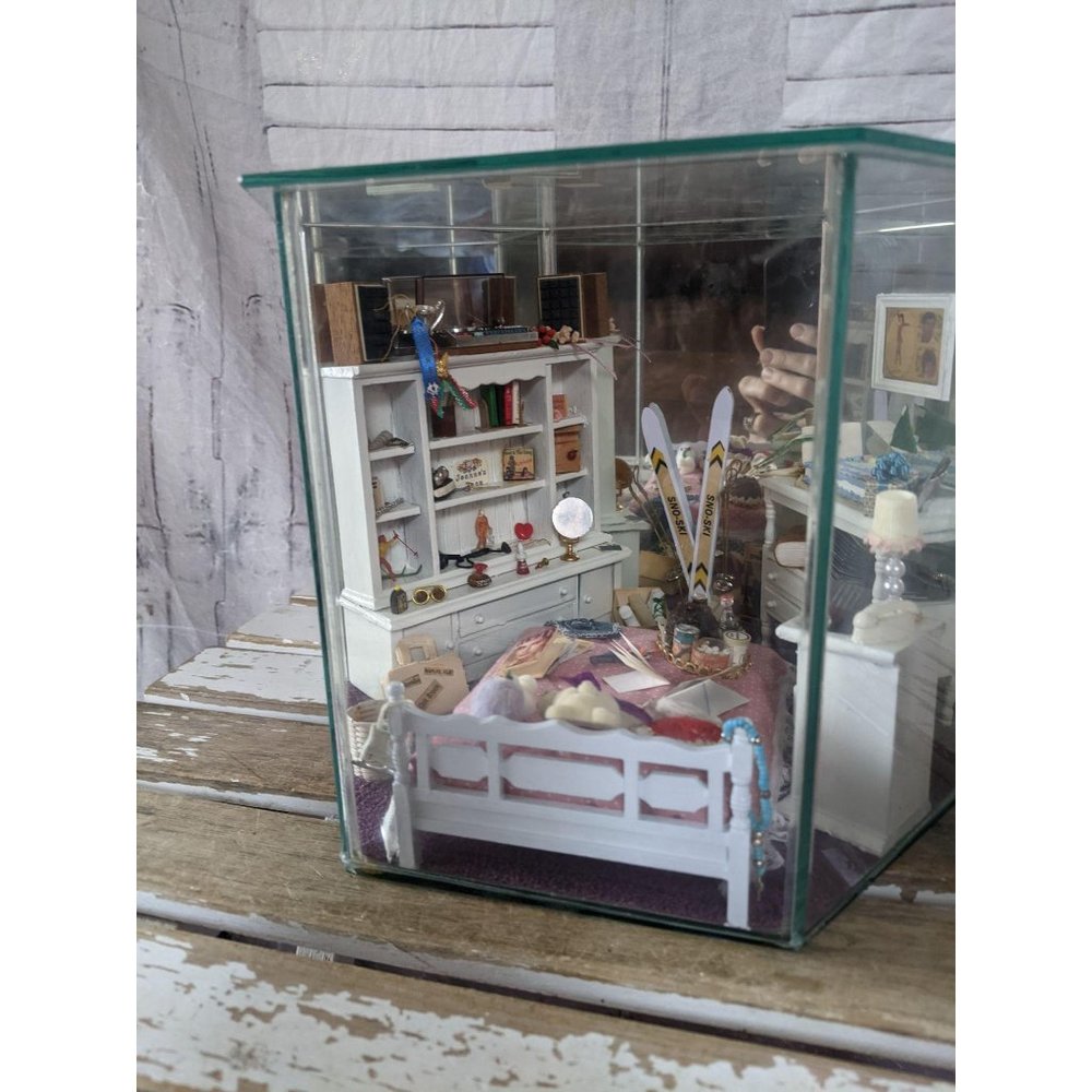 Miniature dollhouse bedroom display set artist mad